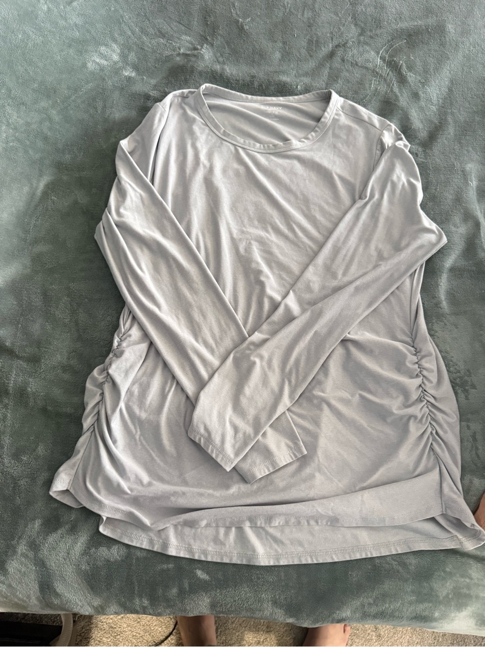 Women's Maternity Light Gray Long-Sleeve Ruched Side Top